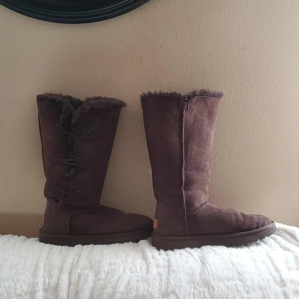 UGG bailey button